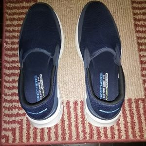 Brand name fabric canvas sneakers